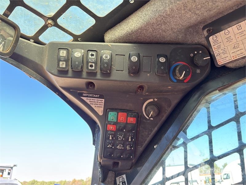 John Deere 333G Skid steer loaders