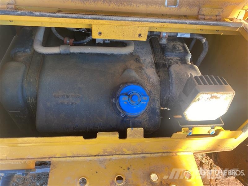 John Deere 350 P-Tier Pásové rýpadlá