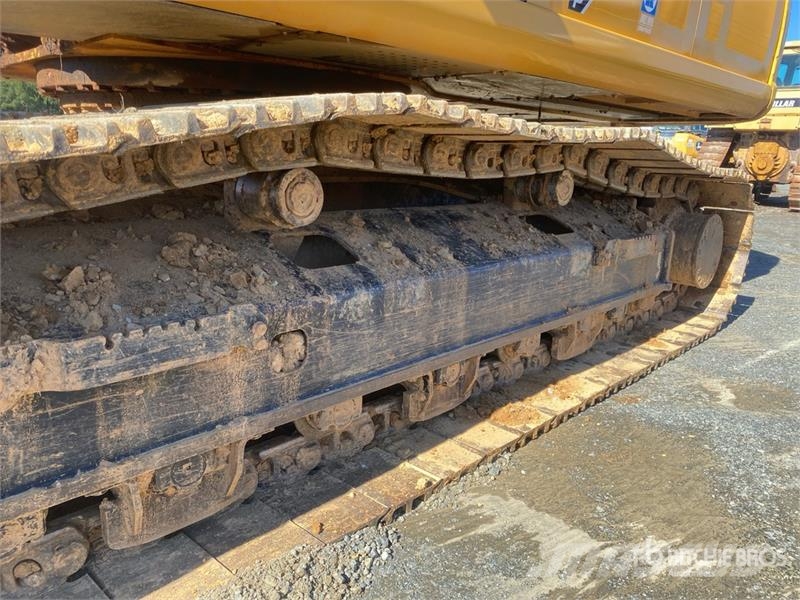 John Deere 350 P-Tier Pásové rýpadlá