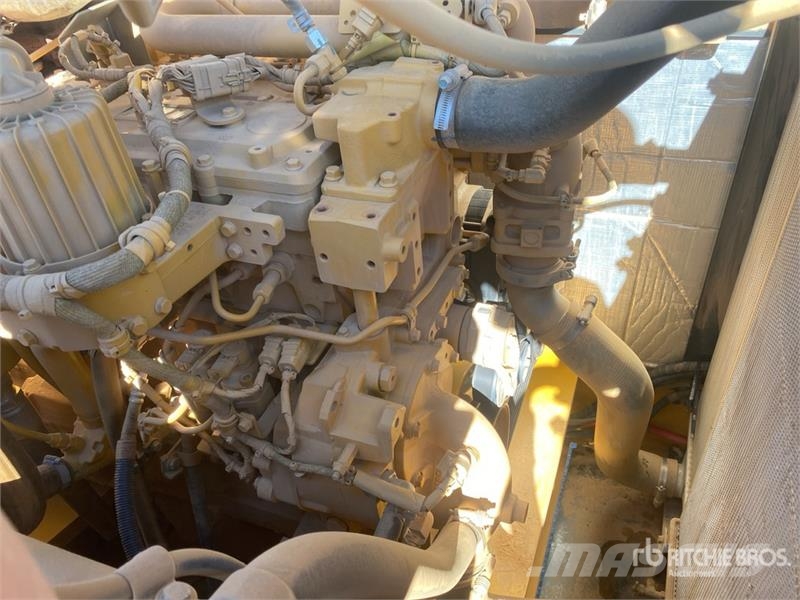 John Deere 350 P-Tier Pásové rýpadlá