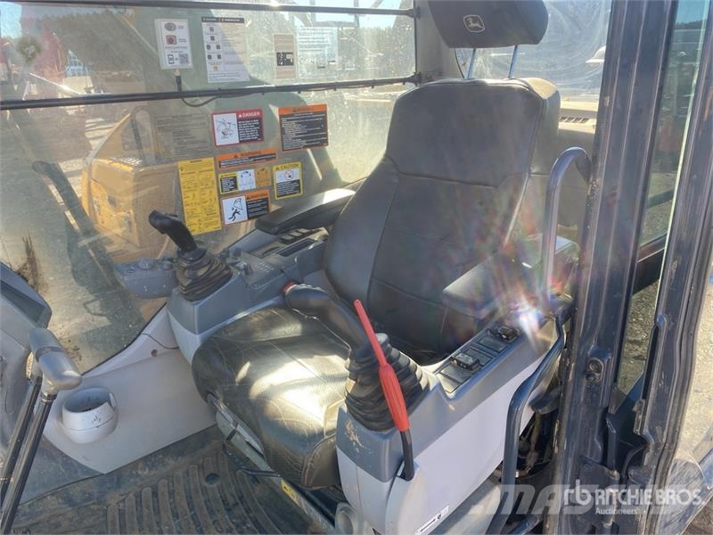 John Deere 350 P-Tier Pásové rýpadlá