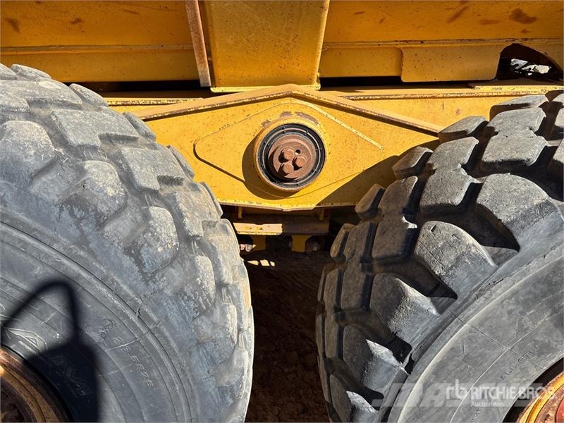 John Deere 350D 铰接式自卸车