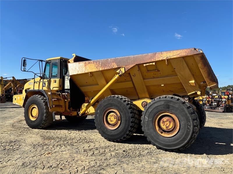 John Deere 350D 铰接式自卸车