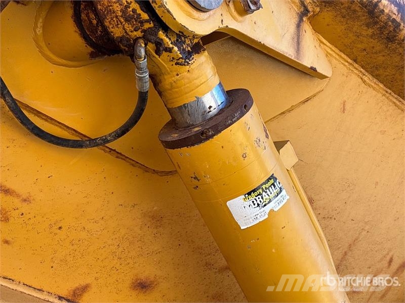 John Deere 350D 铰接式自卸车