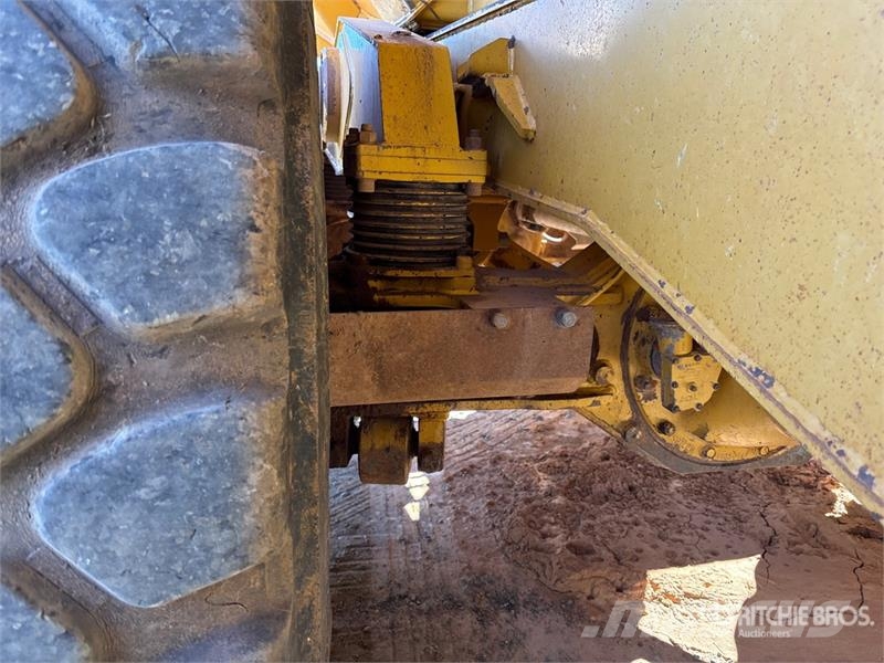 John Deere 350D 铰接式自卸车