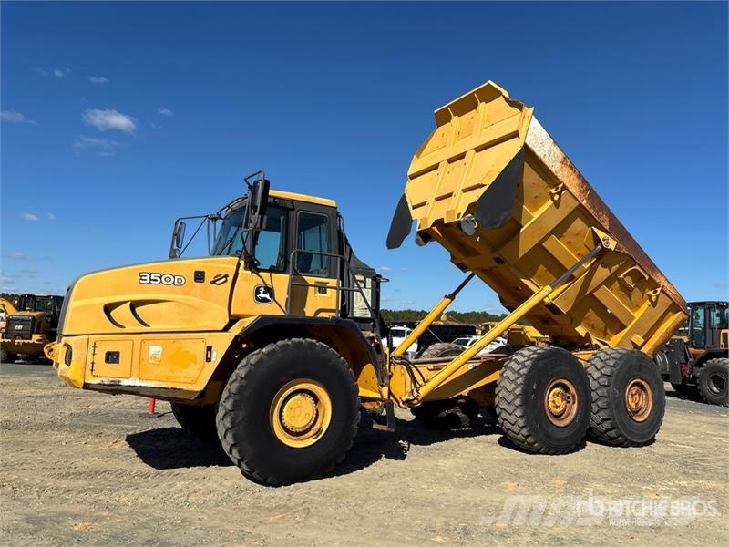 John Deere 350D 铰接式自卸车