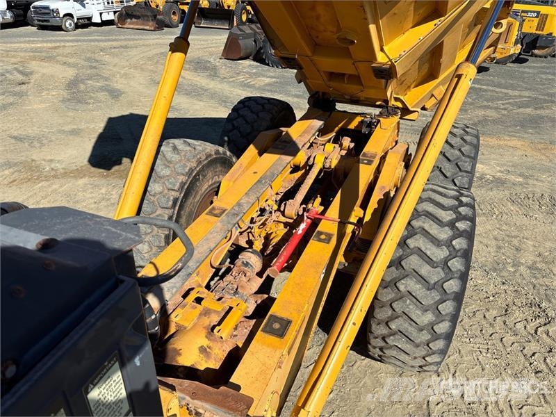John Deere 350D 铰接式自卸车