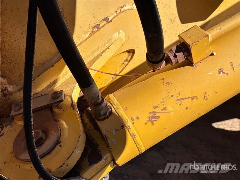 John Deere 350D 铰接式自卸车