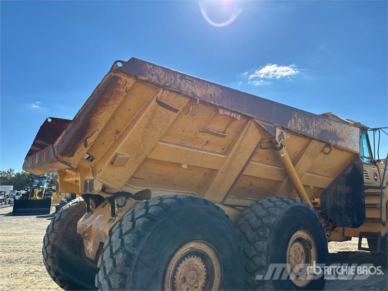 John Deere 350D 铰接式自卸车