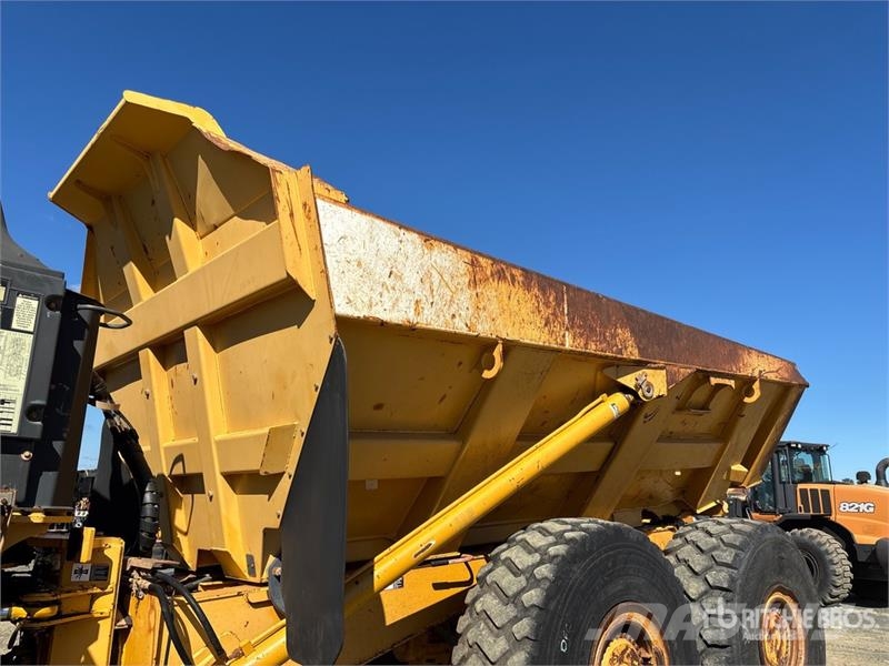 John Deere 350D 铰接式自卸车