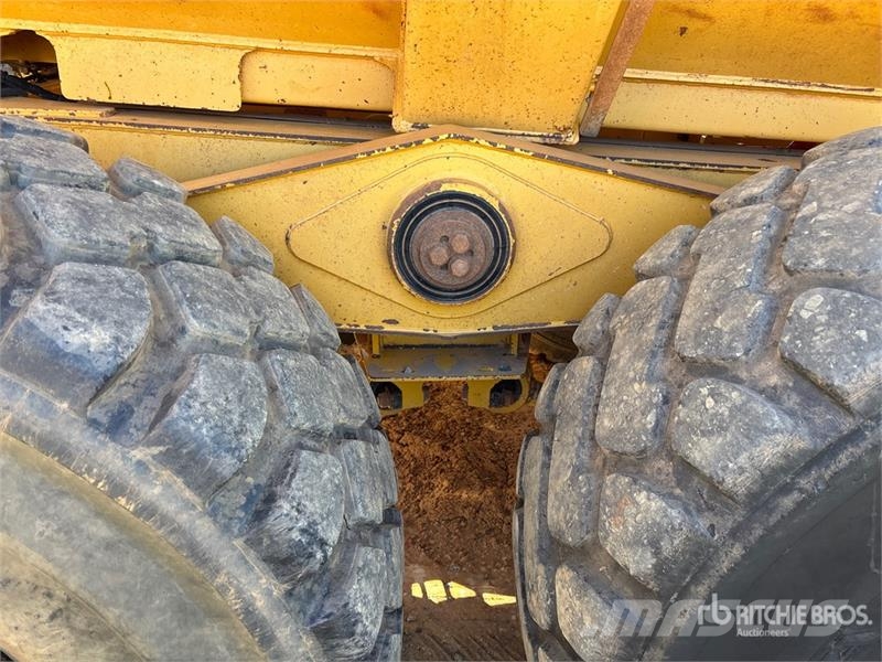 John Deere 350D 铰接式自卸车