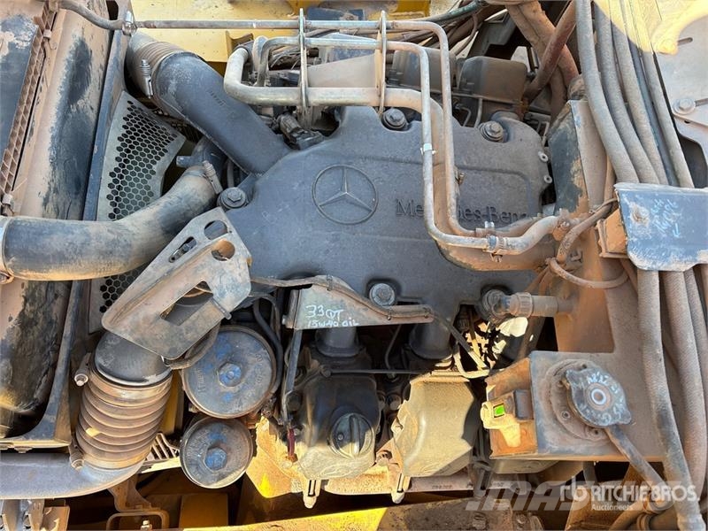 John Deere 350D 铰接式自卸车