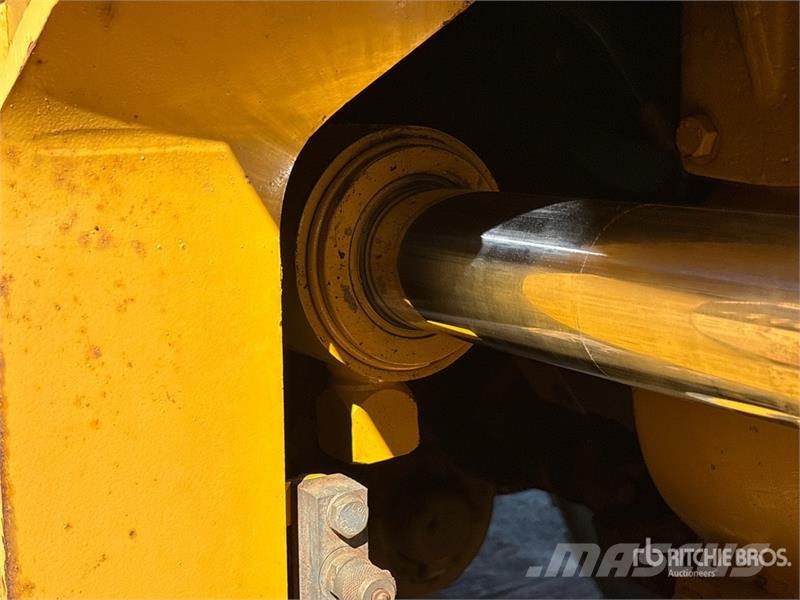 John Deere 350D 铰接式自卸车