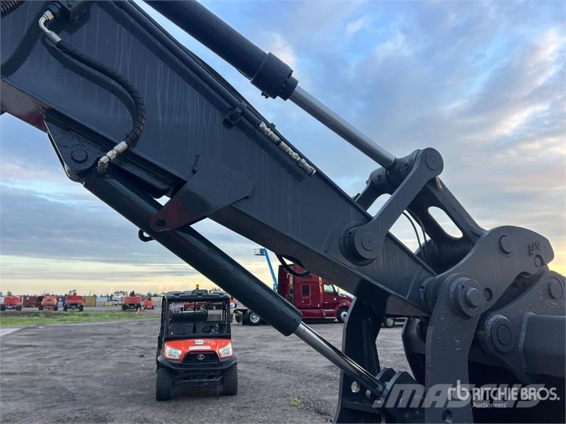John Deere 350G LC Tracked Excavator حفارات زحافة