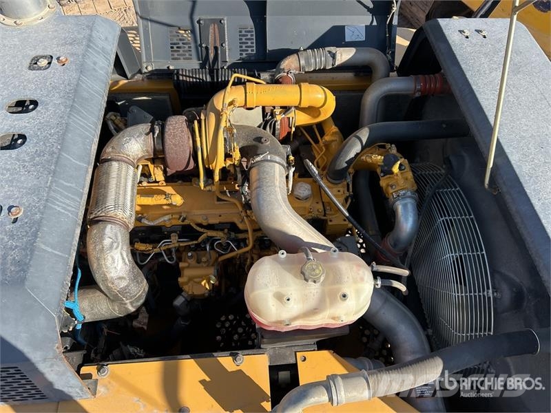 John Deere 350G LC Tracked Excavator Kāpurķēžu ekskavatori