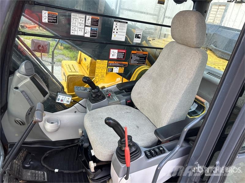 John Deere 350G LC Tracked Excavator حفارات زحافة