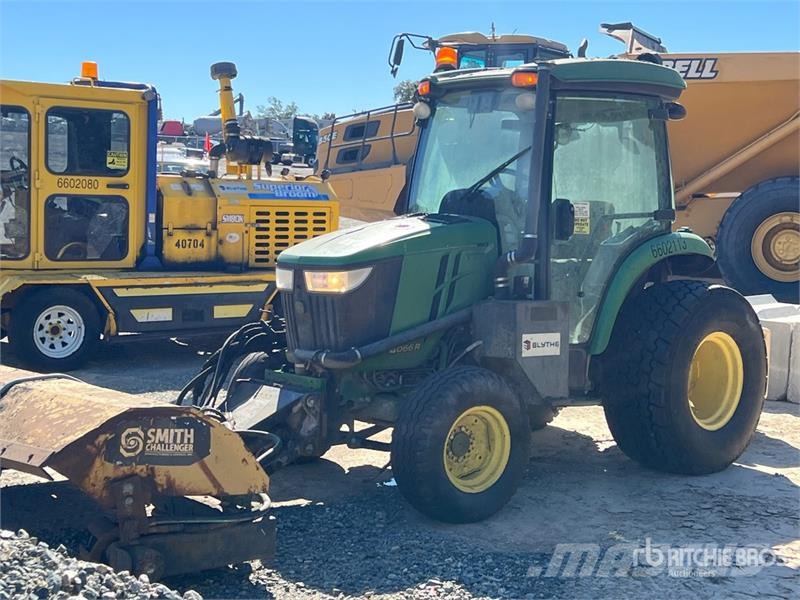 John Deere 4066R Broom Tractor (Inoperable) Внутренние подметальные машины