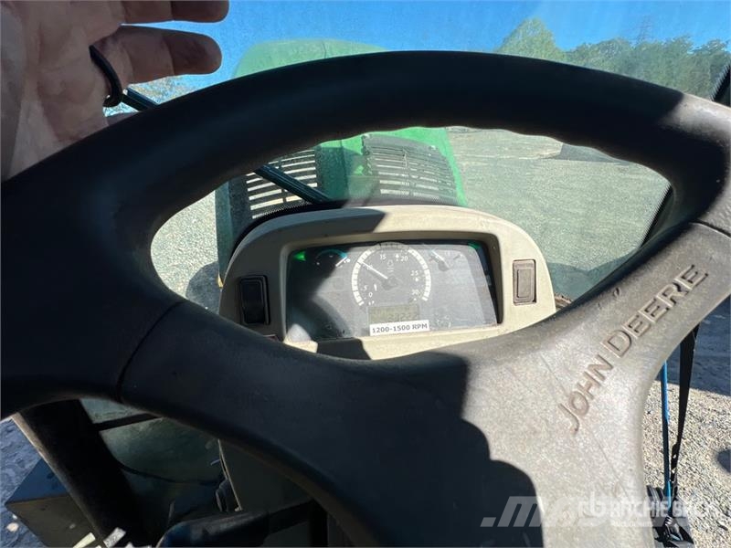 John Deere 4066R Broom Tractor (Inoperable) Внутренние подметальные машины
