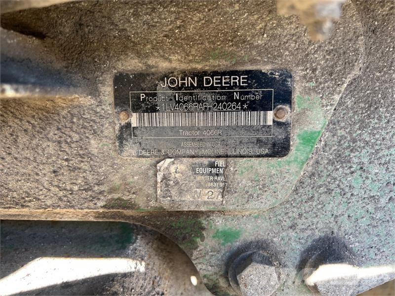 John Deere 4066R Broom Tractor (Inoperable) Внутренние подметальные машины