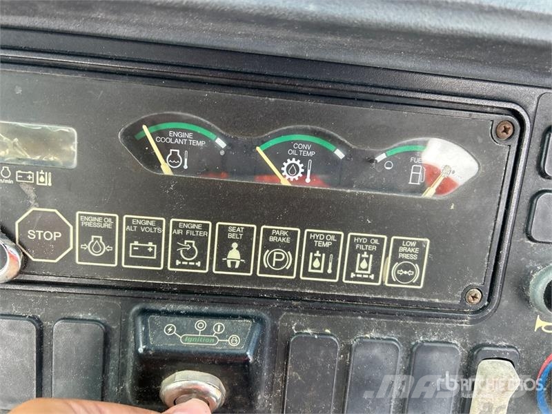 John Deere 410G Ekskavatori-iekrāvēji