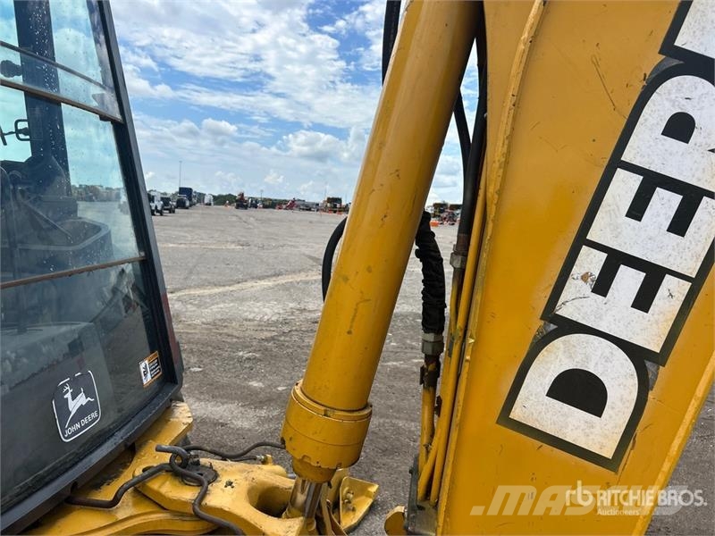 John Deere 410G Ekskavatori-iekrāvēji