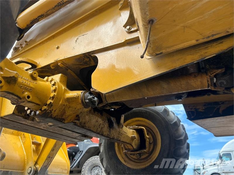 John Deere 410G Ekskavatori-iekrāvēji