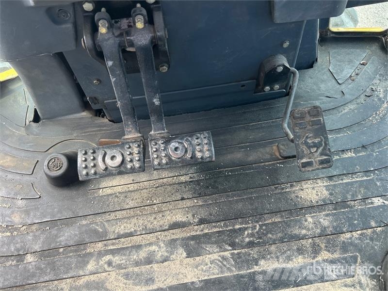 John Deere 410G Ekskavatori-iekrāvēji