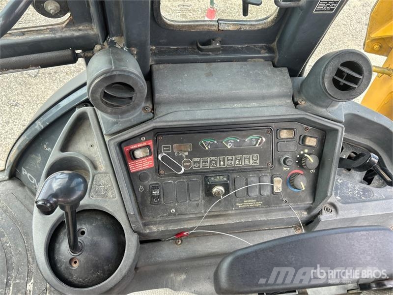 John Deere 410G Ekskavatori-iekrāvēji