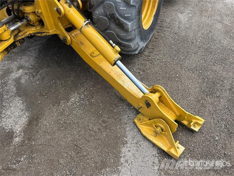 John Deere 410G Ekskavatori-iekrāvēji