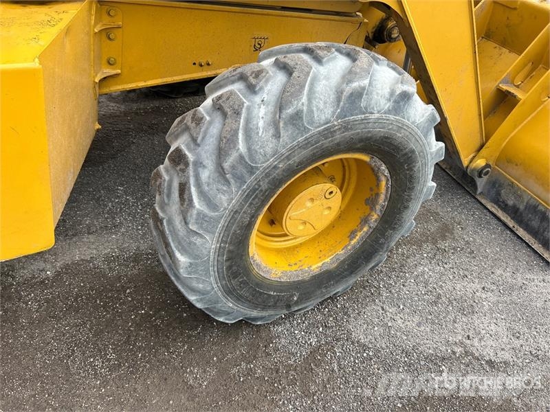 John Deere 410G Ekskavatori-iekrāvēji