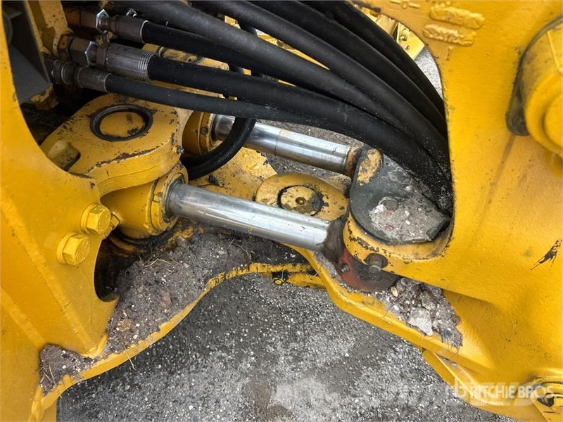 John Deere 410G Ekskavatori-iekrāvēji