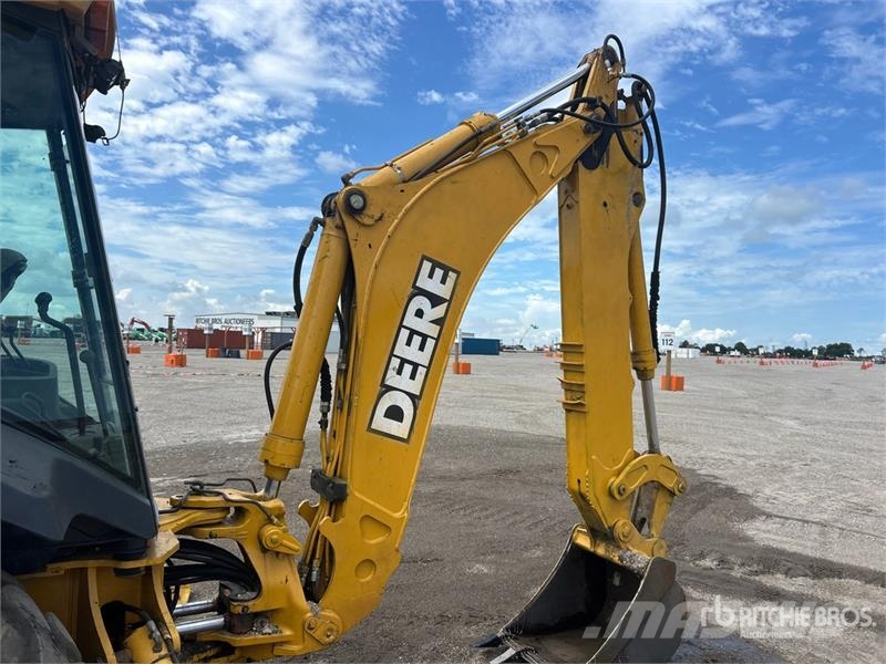 John Deere 410G Ekskavatori-iekrāvēji