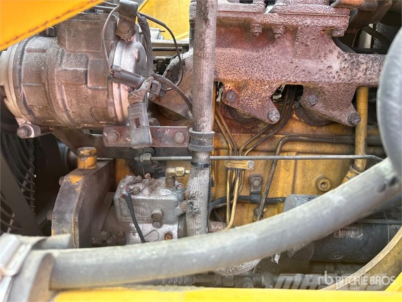 John Deere 410G Ekskavatori-iekrāvēji
