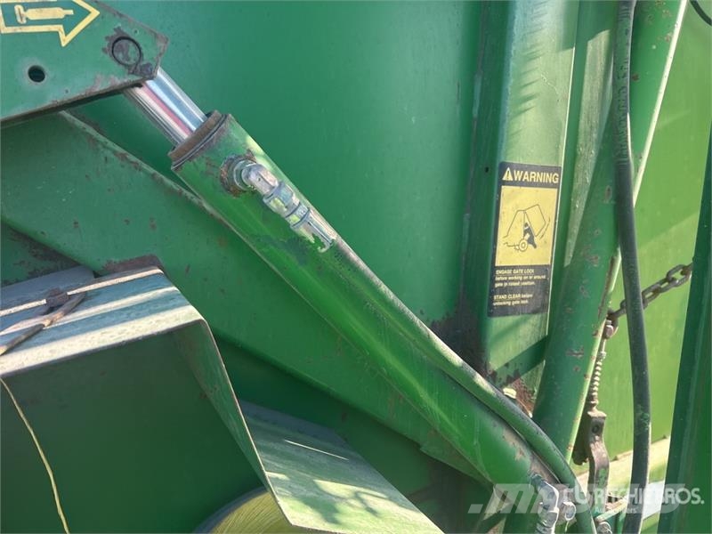 John Deere 435 Рулонные пресс-подборщики