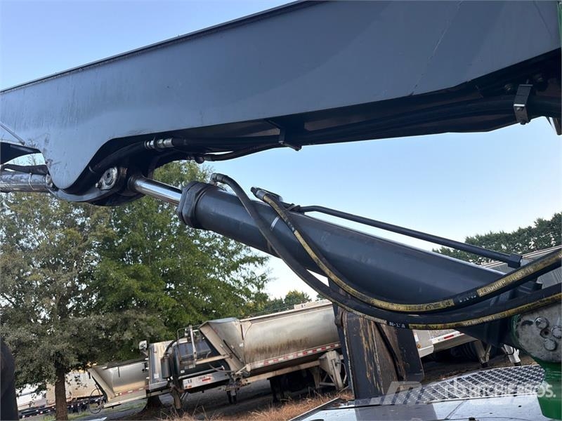 John Deere 437E Trailer Mounted Butt-n-Top Trailer Mounted Lo Горско стопанство - Други