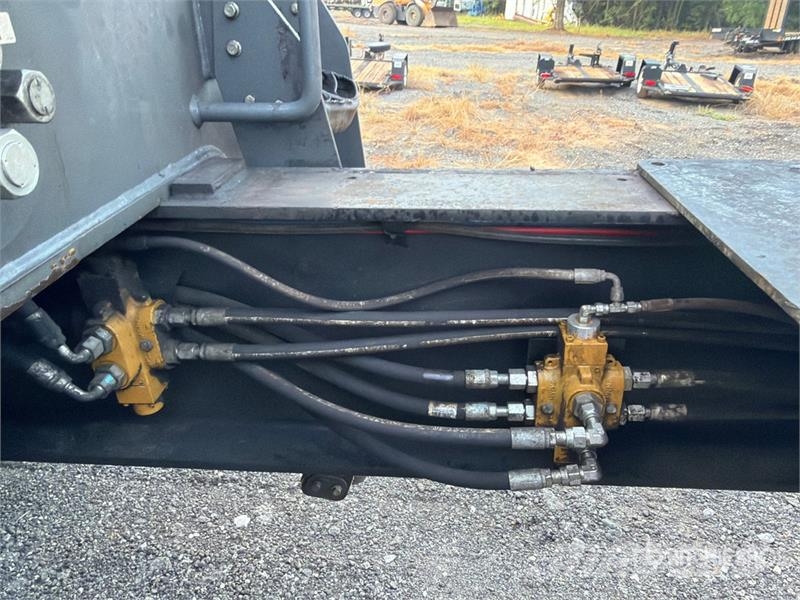 John Deere 437E Trailer Mounted Butt-n-Top Trailer Mounted Lo Горско стопанство - Други