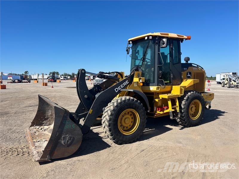 John Deere 444 P-Tier 휠로우더