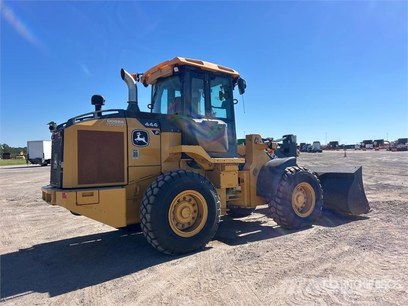 John Deere 444 P-Tier 휠로우더