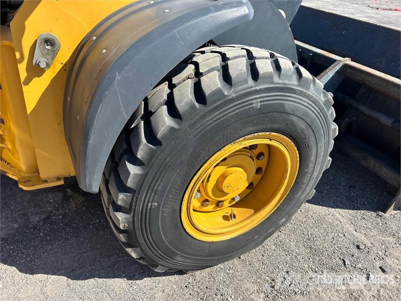 John Deere 444 P-Tier 휠로우더