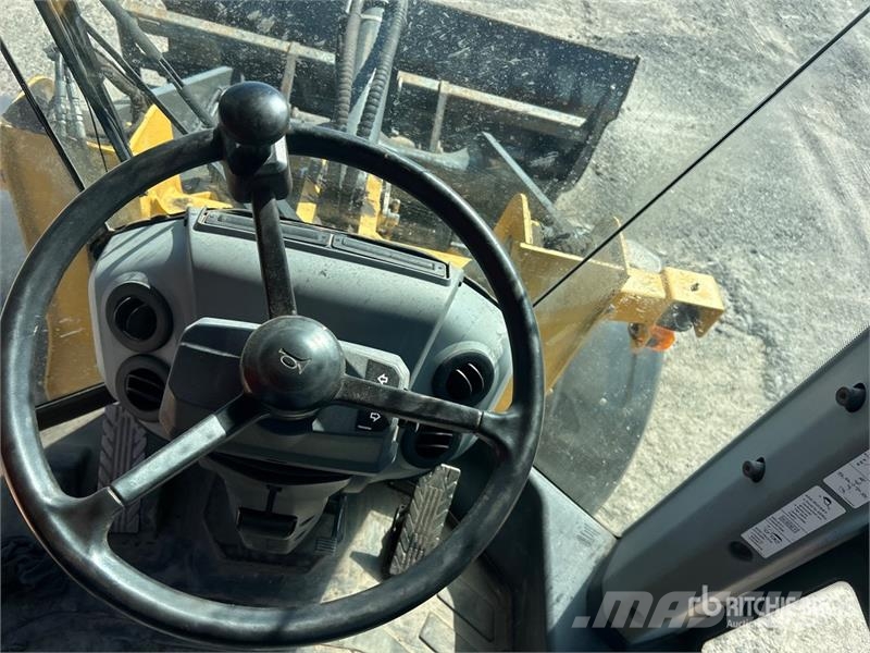 John Deere 444 P-Tier 휠로우더
