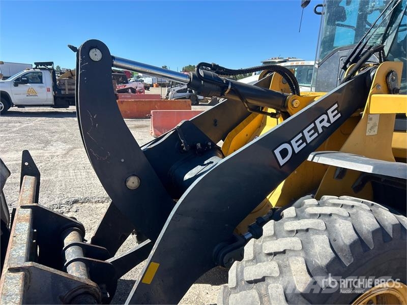 John Deere 444 P-Tier 휠로우더