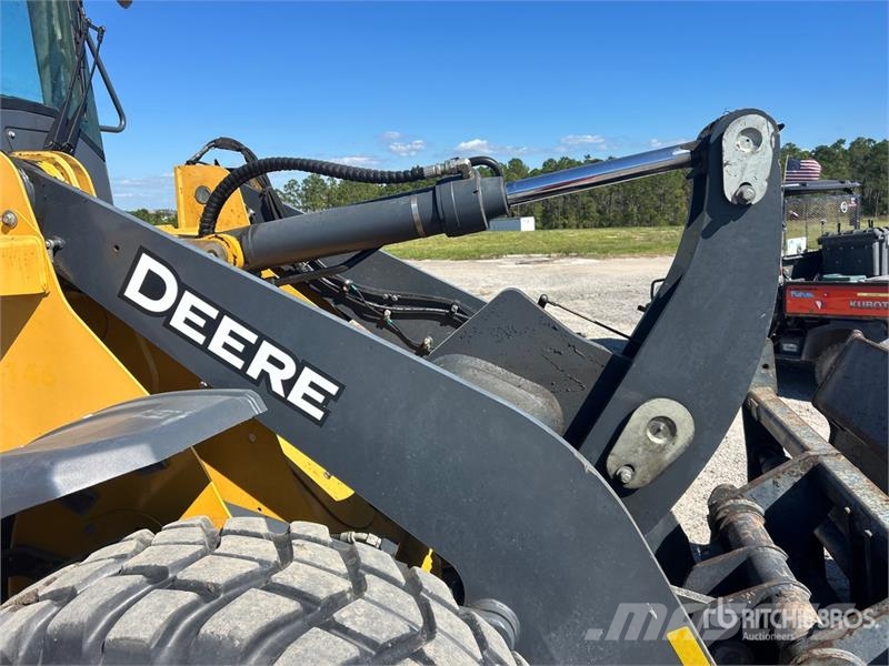 John Deere 444 P-Tier 휠로우더