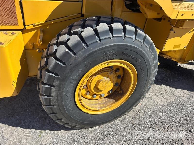 John Deere 444 P-Tier 휠로우더