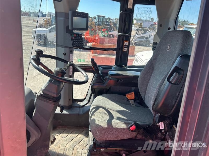 John Deere 444 P-Tier 휠로우더