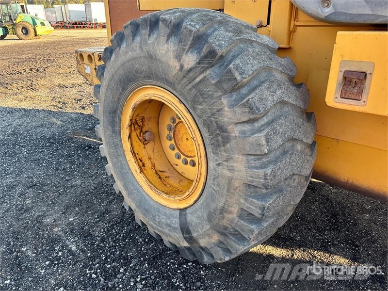 John Deere 444J Wheel loaders