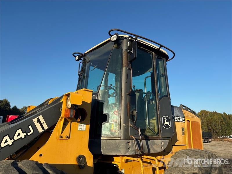 John Deere 444J Wheel loaders