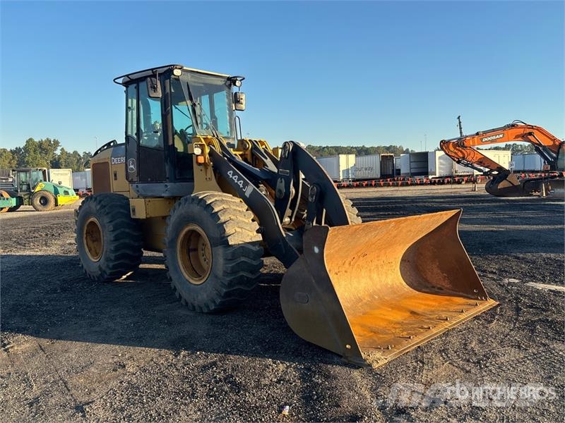 John Deere 444J Wheel loaders