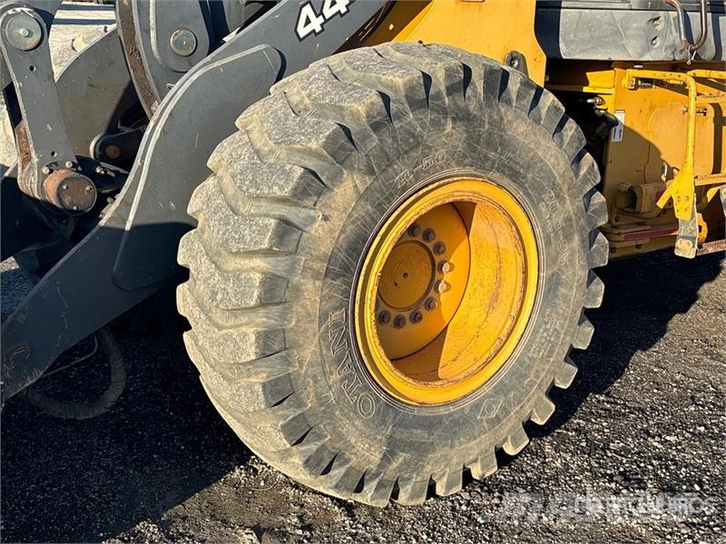 John Deere 444J Wheel loaders