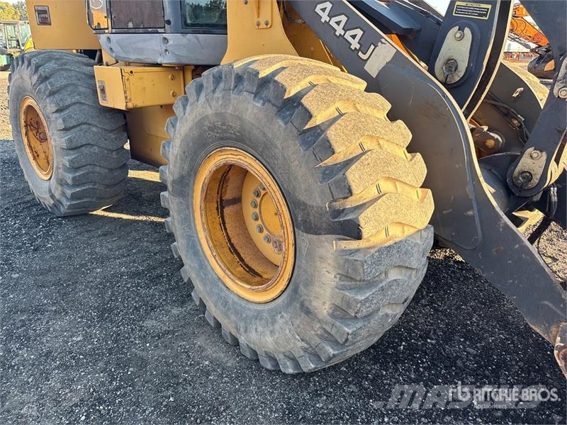 John Deere 444J Wheel loaders