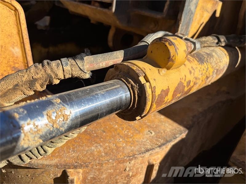 John Deere 450H LGP Crawler dozers